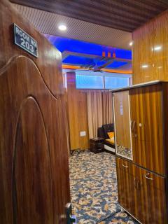 Hotel Dilli Darbar and restaurant Bandipora - 2