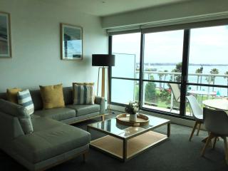 THE WATERFRONT APARTMENTS 2 Bedroom Bay View Deluxe Apartment located on the Geelong Waterfront - 2507 - 2