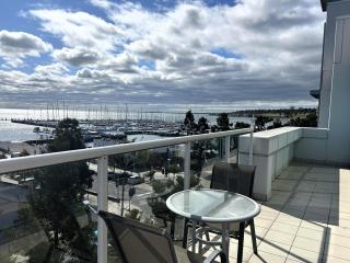 THE WATERFRONT APARTMENTS 2 Bedroom Bay View Deluxe Apartment located on the Geelong Waterfront - 2507 - 8