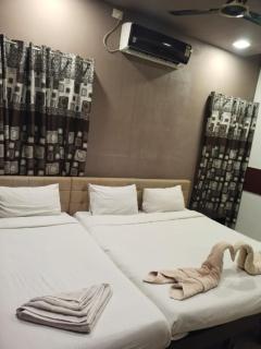 royal stay econos - 1