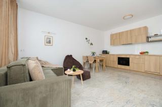 Old Town Secret Garden Apartment by Noclegi Renters - 6