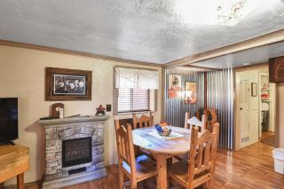 The Bunk House Historic Cabin Firepit Pet-Friendly Near Grand Canyon - 4