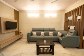 Urban Nests Premium 3BHK AC rooms city center - 1