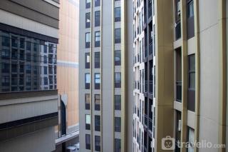 Fancy and Nice Studio Room at Transpark Cibubur Apartment By Travelio - 5