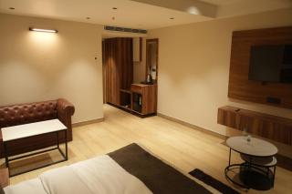 Vardaan Residency Hotel - 8