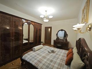 Большая трёхкомнатная квартира с панорамным видом и балконом - 4