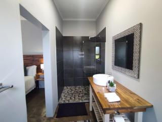 MegaBean Guest Rooms & Coffee Shop - 3