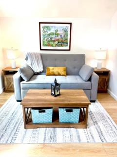 Charming Redding Cottage - 8