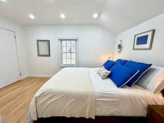 Charming Redding Cottage - 6