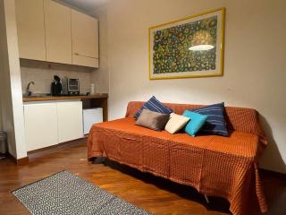 GuestHost - Central & Comfy Apartment with veranda - 2