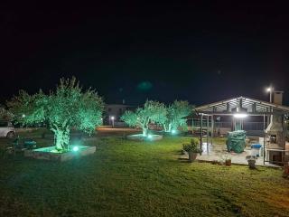 Κτήμα Καρνέση 1 - 8