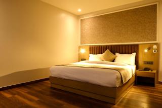 Red Sapphire Royale - 9