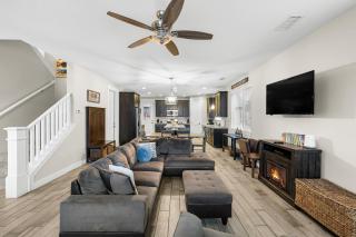 Modern Flagstaff Getaway with Mountain Charm. - 9