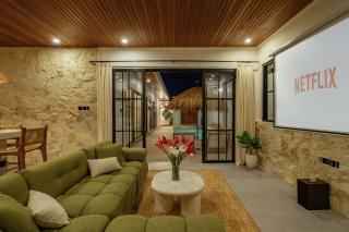 Stylish 2 BR Villa Retreat Modern Comfort - 1