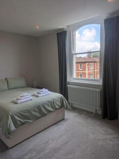 new clifton apartment and free parking - 1