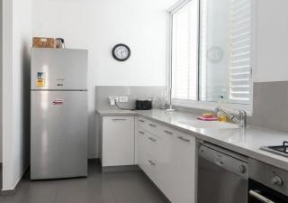 O&O Group Spacious 2BR Parking Steps from Beach - 2