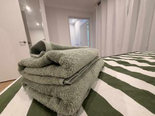 Coodanup Getaway with a bathroom in each room - 4