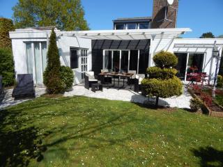 Wunderschoenes-freistehendes-Ferienhaus-an-der-See-Sauna-Strand-Yachthafen-WLAN - 0