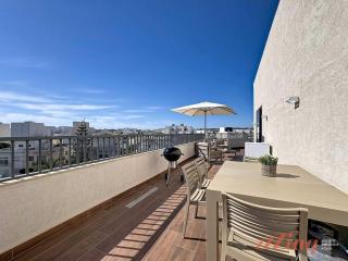 Sunny Rooftop Penthouse for Couples in Mosta - 7