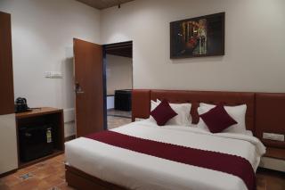 Serene Restaurant Rooms And Banquet - 1