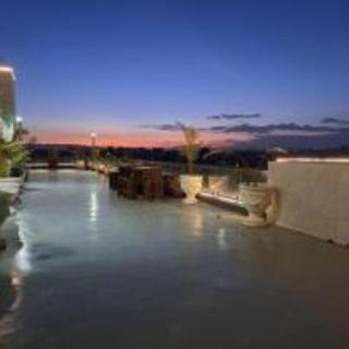 Executive living one bedroom apartment with fully equipped gym swimming pool children playing ground and amazing scenic city views - 7