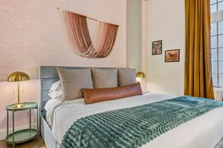 Chic Loft | Free Parking, Gym, Game Room - 7