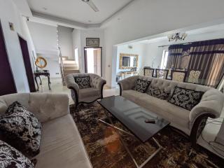 Icon valley 1 Raiwind Rd, Central District Bahria Orchard, Lahore - 4