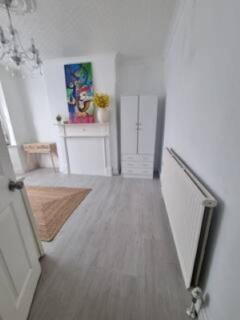 Tottenham 3-Br Sleeps 6 10 min walk to Tube - 6