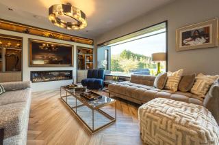 Luxury Cheshire Mansion -Private grounds -Sleeps 10 - 3