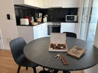 Skyline Terrace Stay- Heart of Lausanne - 7