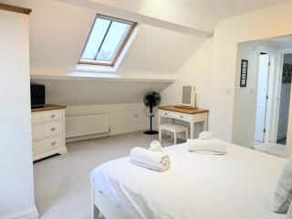 7 Bluebridge Court with Free Parking - 2