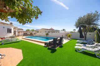 Preciosa villa con piscina, perfecta para familias - 1
