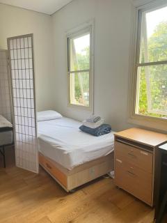 City Cozy room free parking & wifi - 4