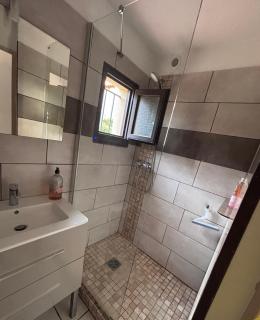 Logement entier T2 climatisé, parking gratuit, jardin, plage à 2min à pied - 4
