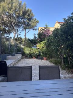 Logement entier T2 climatisé, parking gratuit, jardin, plage à 2min à pied - 1