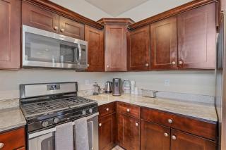 Moonlight Ridge Spacious Townhome 3 miles from Downtown AC Garage Near Snowbowl - Flagstaff - 1