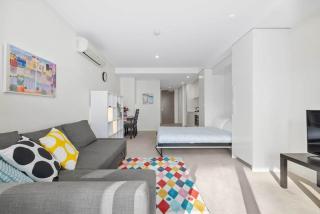 Cozy Studio with Free parking at Kingston Foreshore - 0