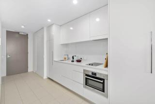 Cozy Studio with Free parking at Kingston Foreshore - 3