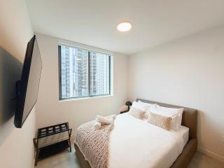 Downtown Condo with Skyline Views - 6