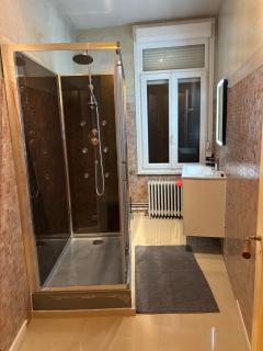 Large house - 6 bedrooms - Garden and parking - 4