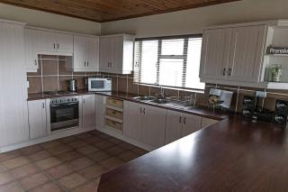 Charming Beachside Retreat in Franskraal - Entire House Rental - 7