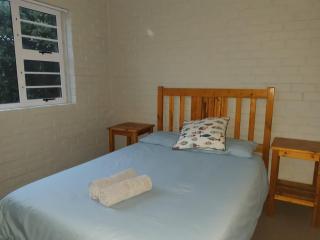 Charming Beachside Retreat in Franskraal - Entire House Rental - 4