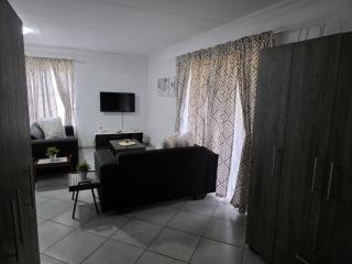 The Klip Pot is a open plan self catering unit - 4