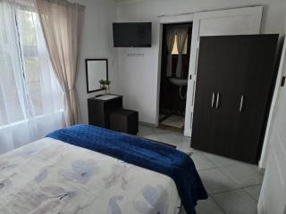 The Klip Pot is a open plan self catering unit - 1