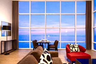 MRT185 Seaview Loft |High Ceiling Windows |Netflix - 8