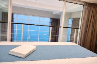 MRT185 Seaview Loft |High Ceiling Windows |Netflix - 2
