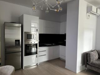 Cozy Family Apartment Near Pazari i Ri 2-bedroom StayIn - 8