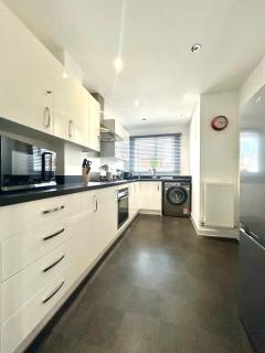 CHARMING VILLAGE HOME, stylish interior, FREE PARKING for 2 cars, private rear garden, 2 DOUBLE BEDROOMS and easy access to M1 - 8