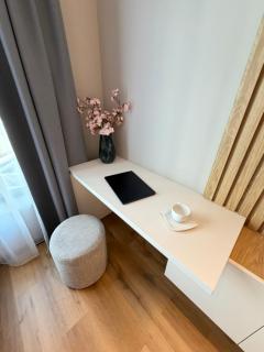 Bellagio Cozy Studio near Metro w Working Desk and WiFi - 6