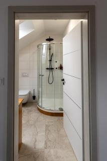 Apartmán nad Bednářstvím s dřevěnou vířivou vanou - 2
